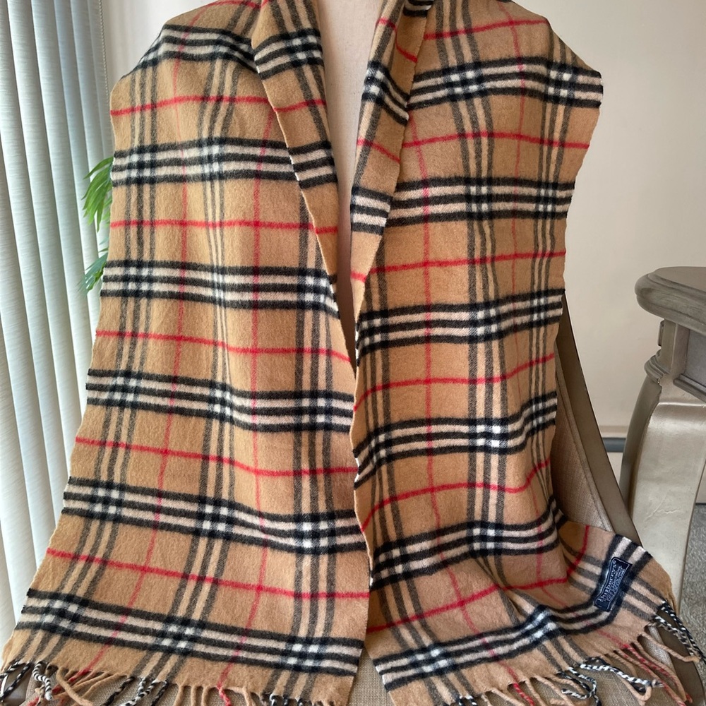 Authentic Burberrys vintage nova check tan scarf (D5098)